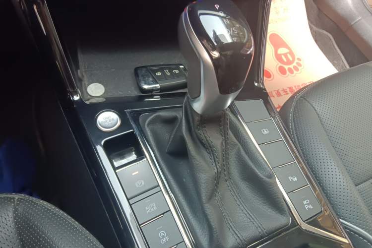 Used Volkswagen Passat 2022 330TSI Luxury Edition Gear Lever
