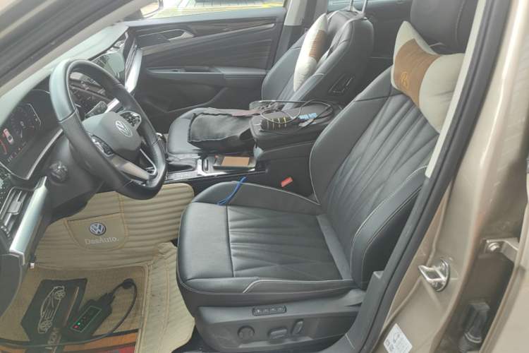 Used Volkswagen Passat 2022 330TSI Starry Luxury Edition – Exclusive Special Edition Left Front Seat