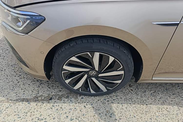 Used Volkswagen Passat 2022 330TSI Luxury Edition Left Front Wheel Hub