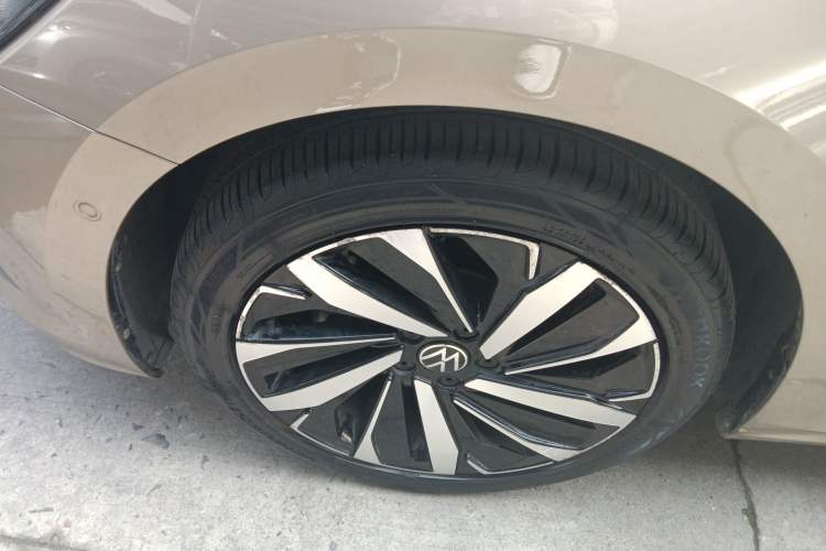 Used Volkswagen Passat 2022 330TSI Luxury Edition Left Front Wheel Hub