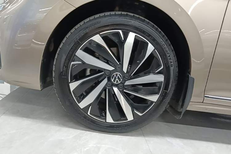 Used Volkswagen Passat 2022 330TSI Starry Elite Edition Left Front Wheel Hub