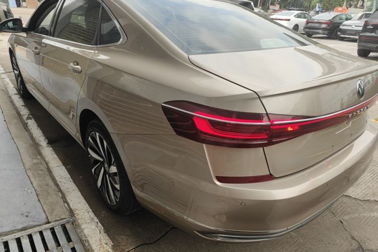 Used Volkswagen Passat 2022 330TSI Starry Luxury Edition – Exclusive Special Edition Rear Left 45 Deg