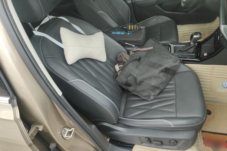 Used Volkswagen Passat 2022 330TSI Starry Luxury Edition – Exclusive Special Edition Right Front Seat