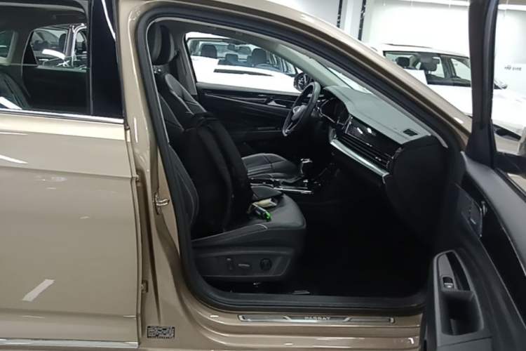 Used Volkswagen Passat 2022 330TSI Starry Elite Edition Right Front Seat