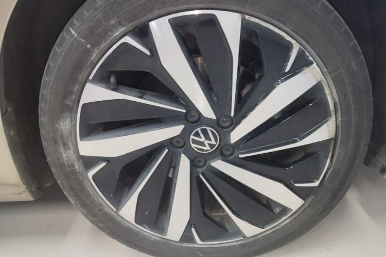 Used Volkswagen Passat 2022 330TSI Luxury Edition Right Front Wheel Hub