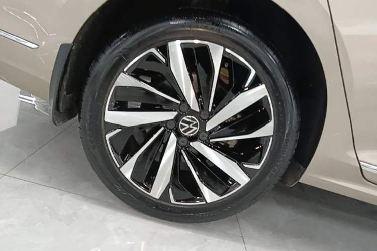 Used Volkswagen Passat 2022 330TSI Starry Elite Edition Right Rear Wheel Hub