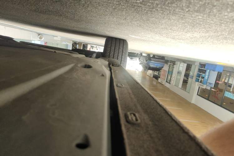 Used Volkswagen Passat 2022 330TSI Starry Luxury Edition – Exclusive Special Edition Right Side Sill