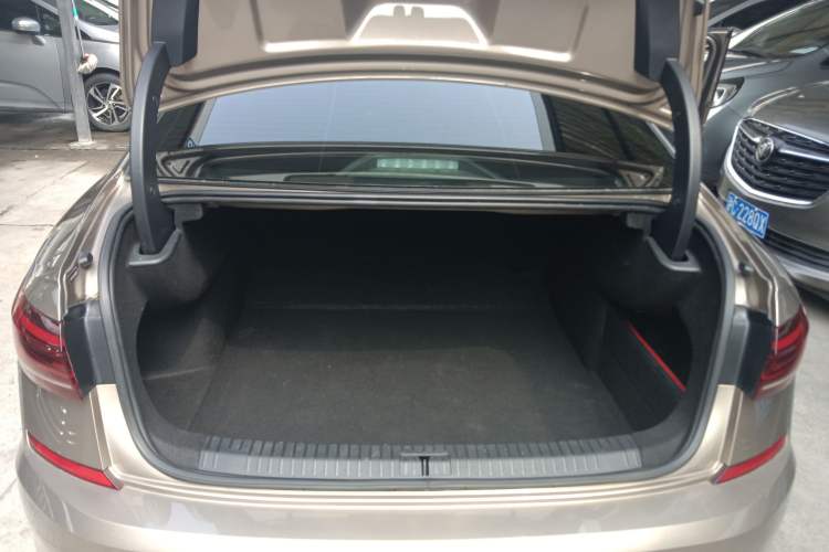 Used Volkswagen Passat 2022 330TSI Luxury Edition Trunk
