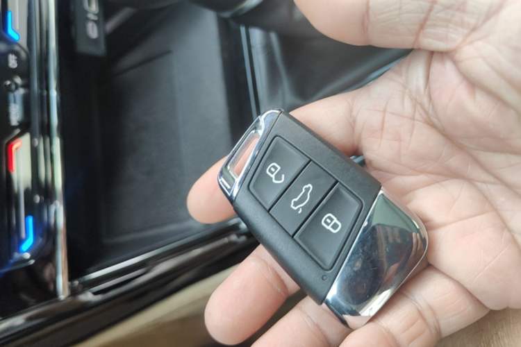 Used Volkswagen Passat 2022 330TSI Starry Luxury Edition – Exclusive Special Edition Vehicle Key