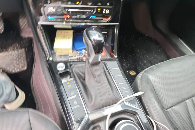 Used Volkswagen Passat 2022 330TSI Luxury Edition Gear Lever