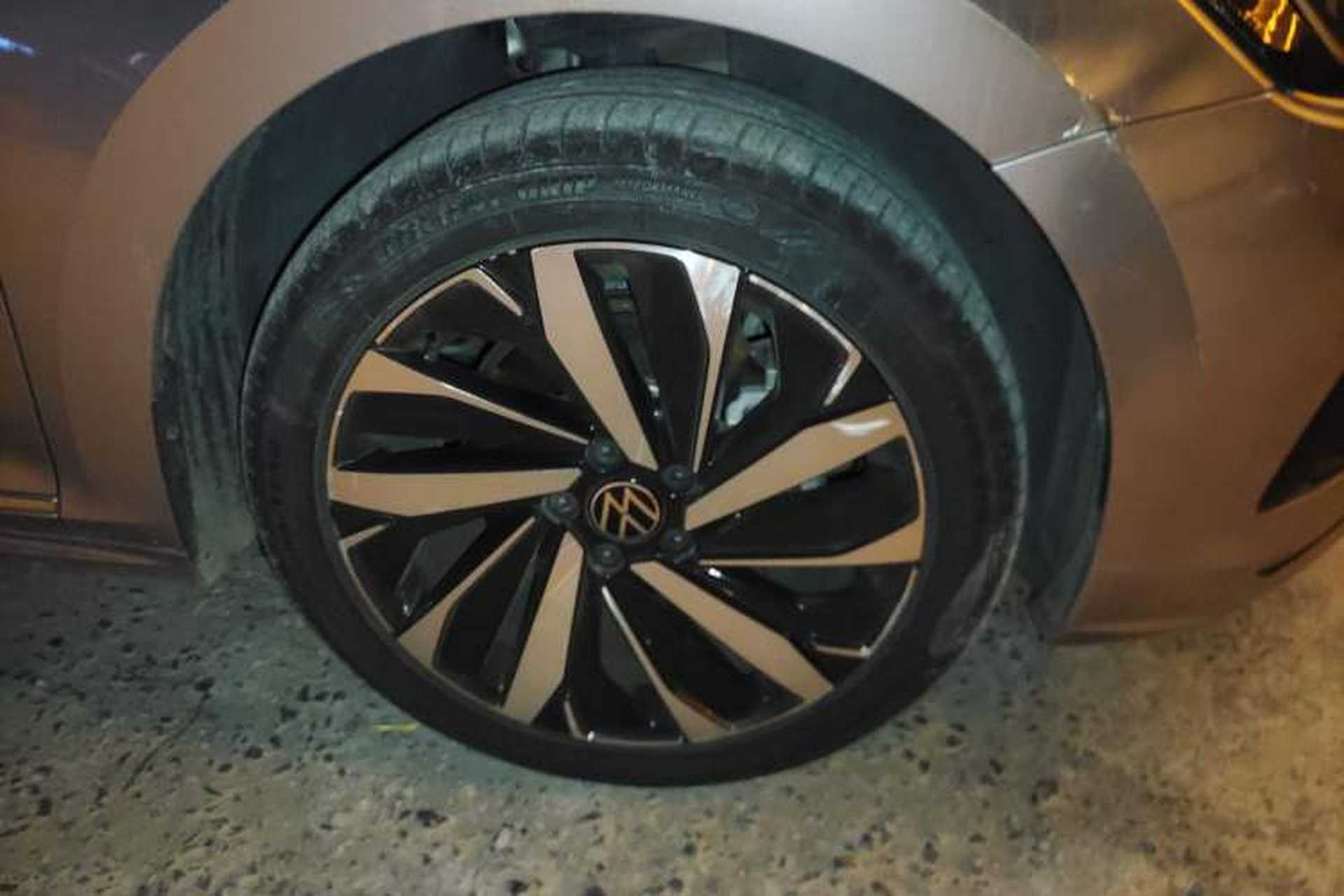 Used Volkswagen Passat 2022 330TSI Luxury Edition Right Front Wheel Hub