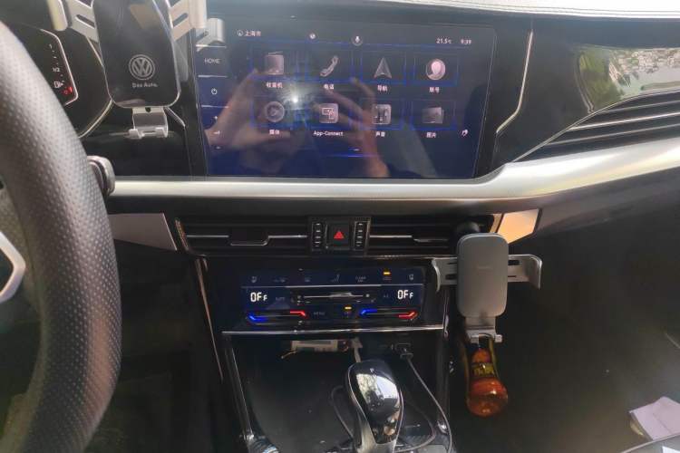 Used Volkswagen Passat 2022 330TSI Starry Luxury Edition Audio And AC Panel