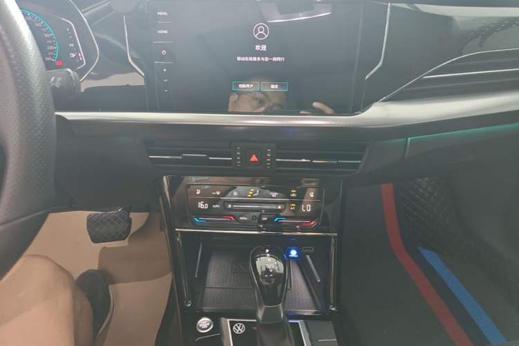 Used Volkswagen Passat 2022 330TSI Luxury Edition Audio And AC Panel
