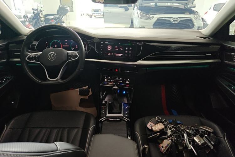 Used Volkswagen Passat 2022 330TSI Luxury Edition Center Console