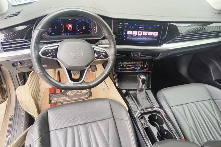 Used Volkswagen Passat 2022 330TSI Starry Luxury Edition – Exclusive Special Edition Center Console