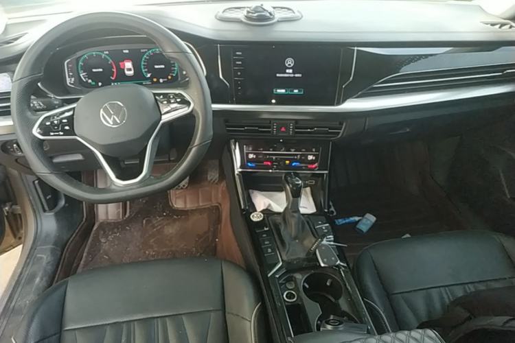 Used Volkswagen Passat 2022 330TSI Luxury Edition Center Console