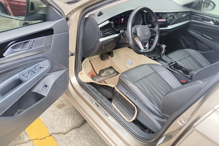 Used Volkswagen Passat 2022 330TSI Starry Luxury Edition – Exclusive Special Edition Driver Seat