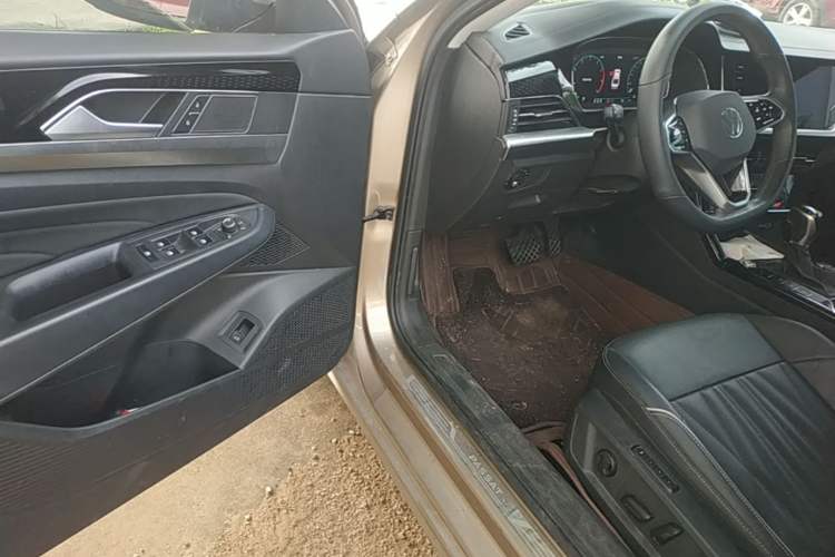 Used Volkswagen Passat 2022 330TSI Luxury Edition Driver Seat