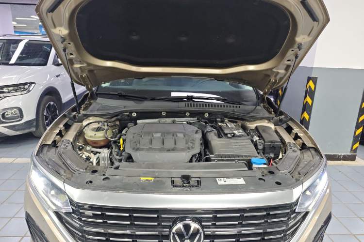 Used Volkswagen Passat 2022 330TSI Elite Edition Custom Version Engine Bay
