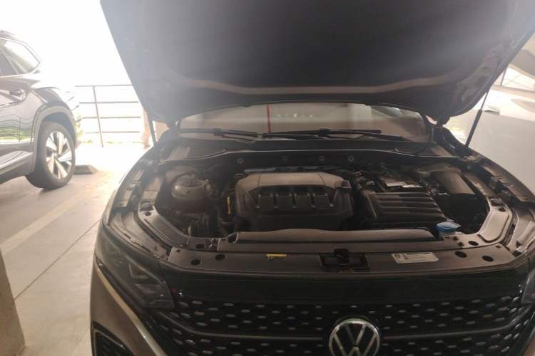 Used Volkswagen Passat 2022 330TSI Starry Luxury Edition Engine Bay Right