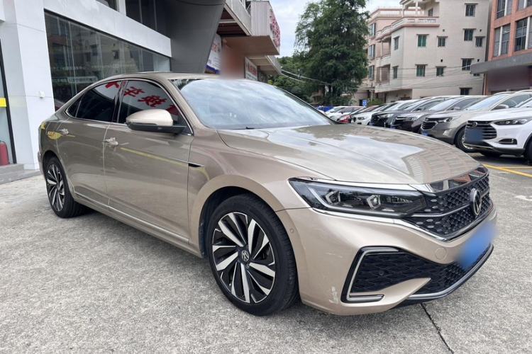 Used Volkswagen Passat 2022 330TSI Starry Luxury Edition – Exclusive Special Edition Exterior 2