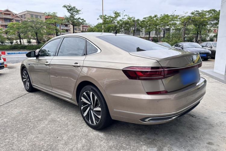 Used Volkswagen Passat 2022 330TSI Starry Luxury Edition – Exclusive Special Edition Exterior 3