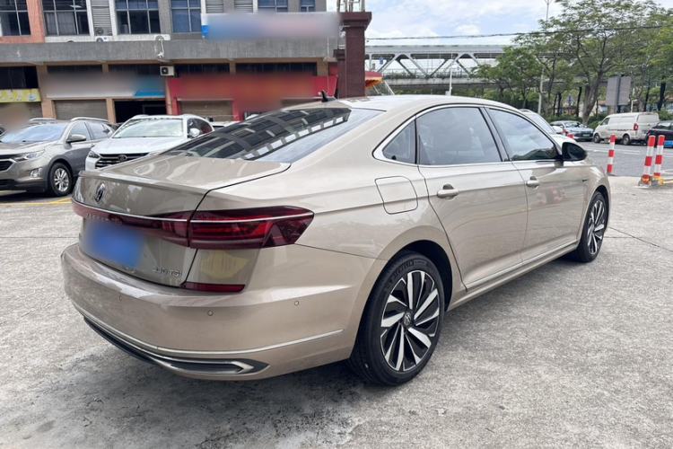 Used Volkswagen Passat 2022 330TSI Starry Luxury Edition – Exclusive Special Edition Exterior 5