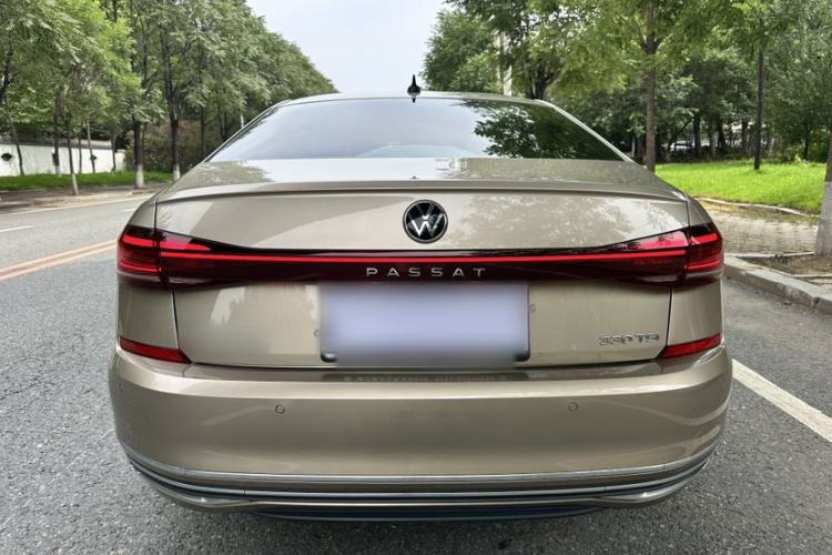 Used Volkswagen Passat 2022 330TSI Starry Luxury Edition Exterior 5