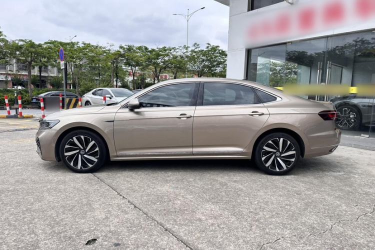 Used Volkswagen Passat 2022 330TSI Starry Luxury Edition – Exclusive Special Edition Exterior 7
