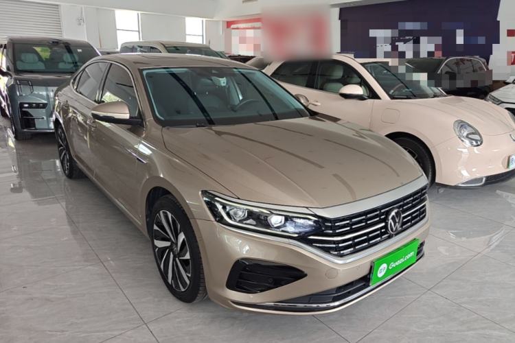 Used Volkswagen Passat 2022 330TSI Luxury Edition Front Right 45 Deg
