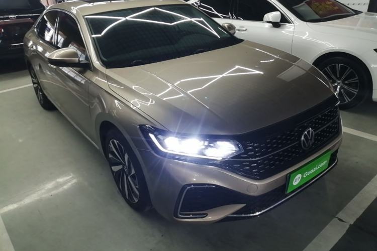 Used Volkswagen Passat 2022 330TSI Starry Elite Edition Front Right 45 Deg