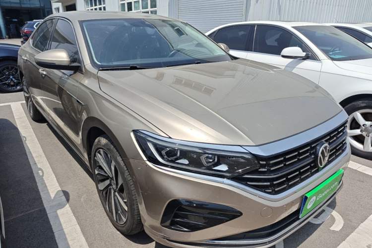 Used Volkswagen Passat 2022 330TSI Luxury Edition Front Right 45 Deg