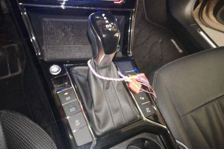 Used Volkswagen Passat 2022 330TSI Starry Luxury Edition Gear Lever