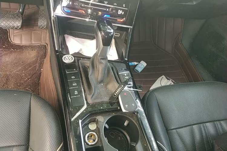 Used Volkswagen Passat 2022 330TSI Luxury Edition Gear Lever