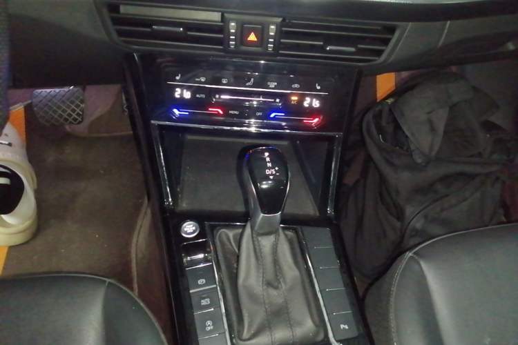 Used Volkswagen Passat 2022 330TSI Starry Elite Edition Gear Lever