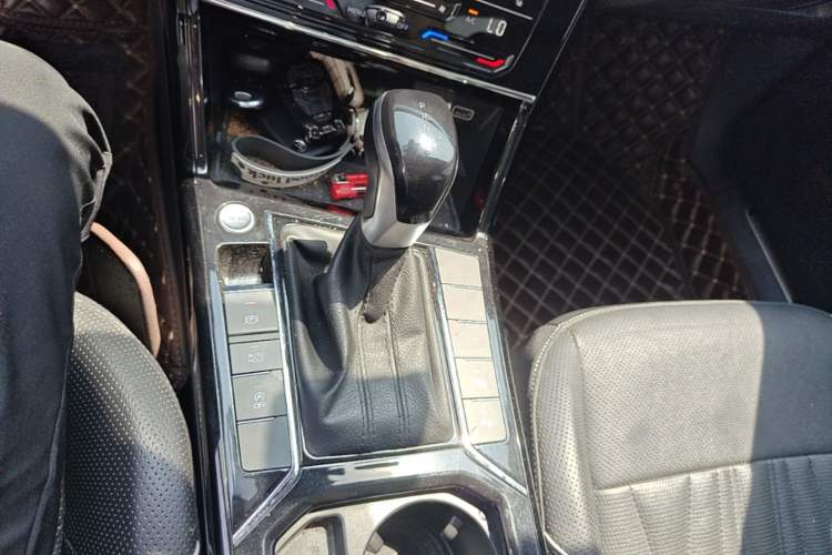 Used Volkswagen Passat 2022 330TSI Luxury Edition Gear Lever