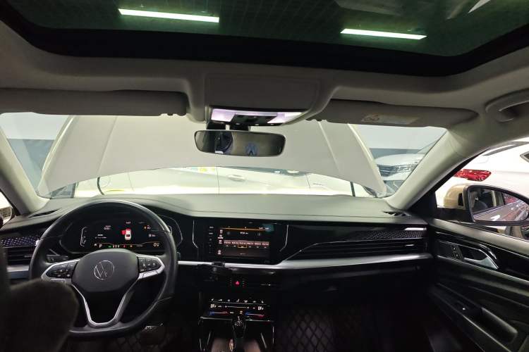 Used Volkswagen Passat 2022 330TSI Elite Edition Custom Version Headliner