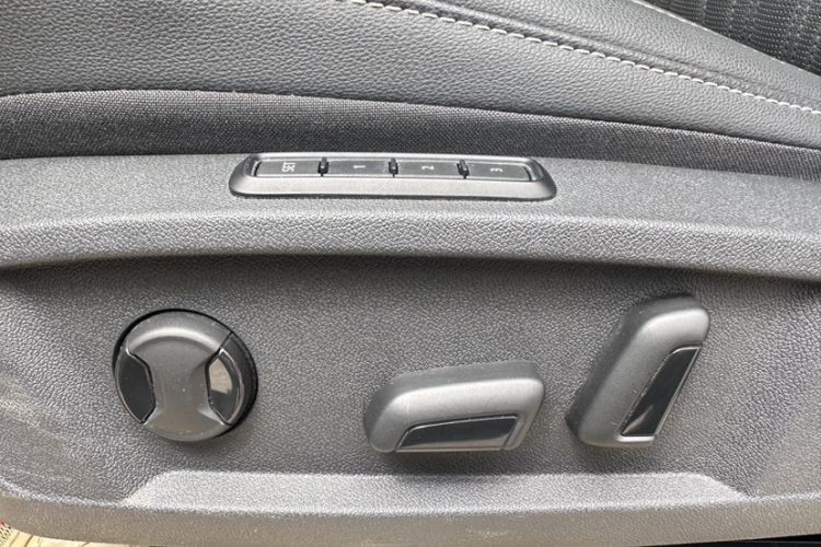 Used Volkswagen Passat 2022 330TSI Starry Luxury Edition – Exclusive Special Edition Interior 10