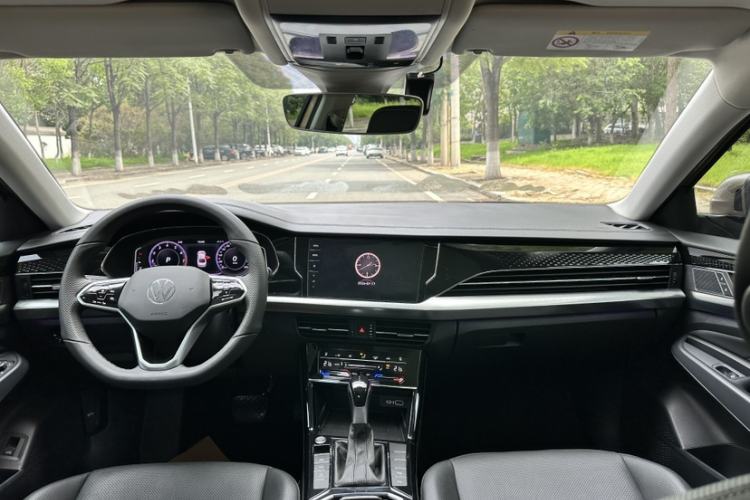 Used Volkswagen Passat 2022 330TSI Starry Luxury Edition Interior 2