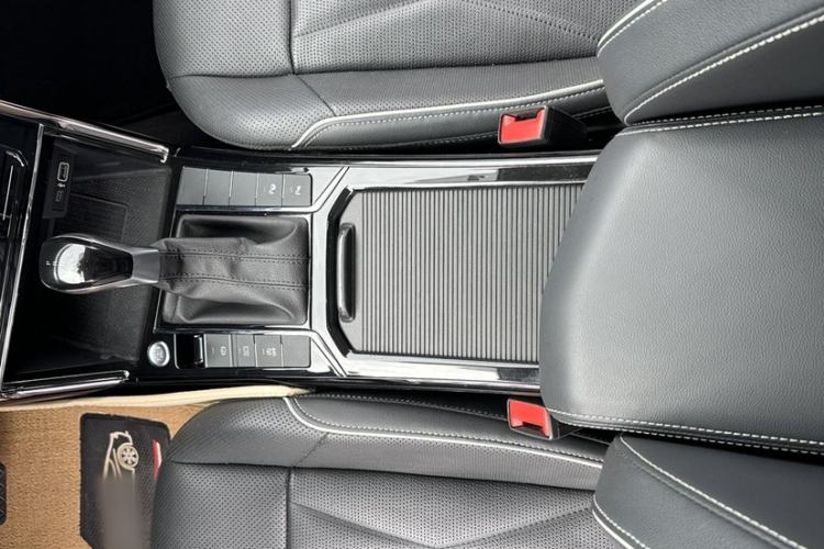 Used Volkswagen Passat 2022 330TSI Starry Luxury Edition – Exclusive Special Edition Interior 4