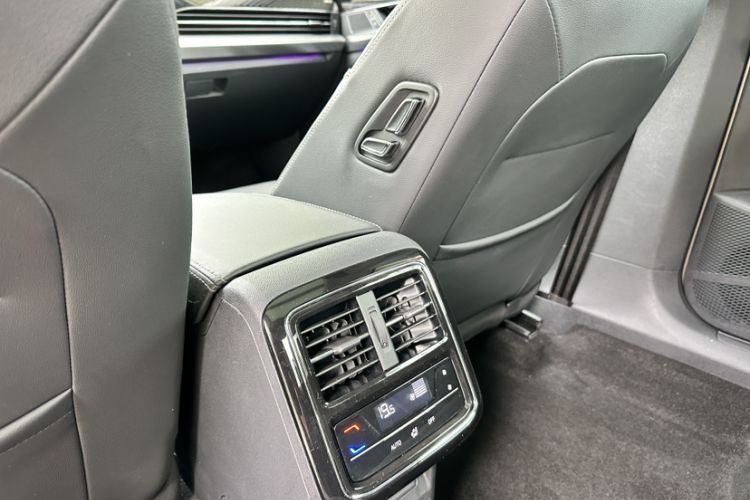 Used Volkswagen Passat 2022 330TSI Starry Luxury Edition Interior 4