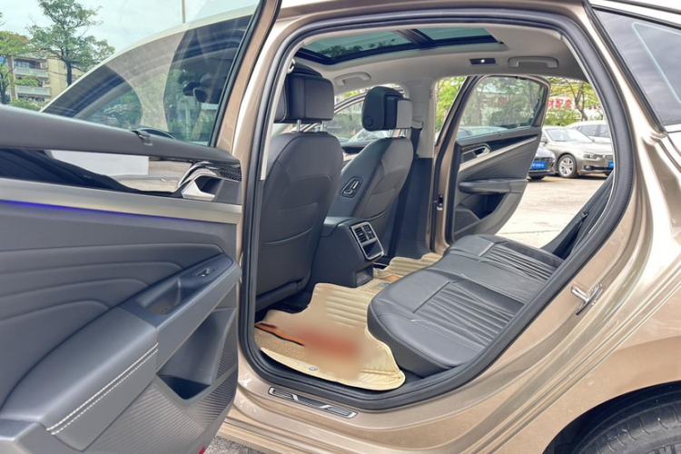 Used Volkswagen Passat 2022 330TSI Starry Luxury Edition – Exclusive Special Edition Interior 5