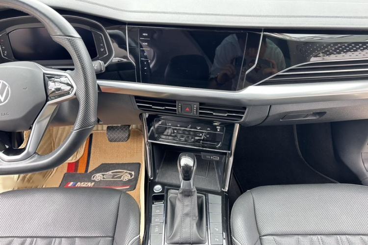 Used Volkswagen Passat 2022 330TSI Starry Luxury Edition – Exclusive Special Edition Interior 6