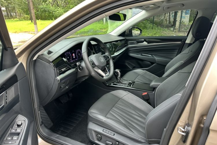 Used Volkswagen Passat 2022 330TSI Starry Luxury Edition Interior 7