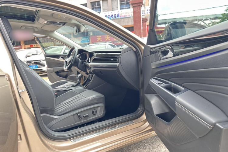 Used Volkswagen Passat 2022 330TSI Starry Luxury Edition – Exclusive Special Edition Interior 8