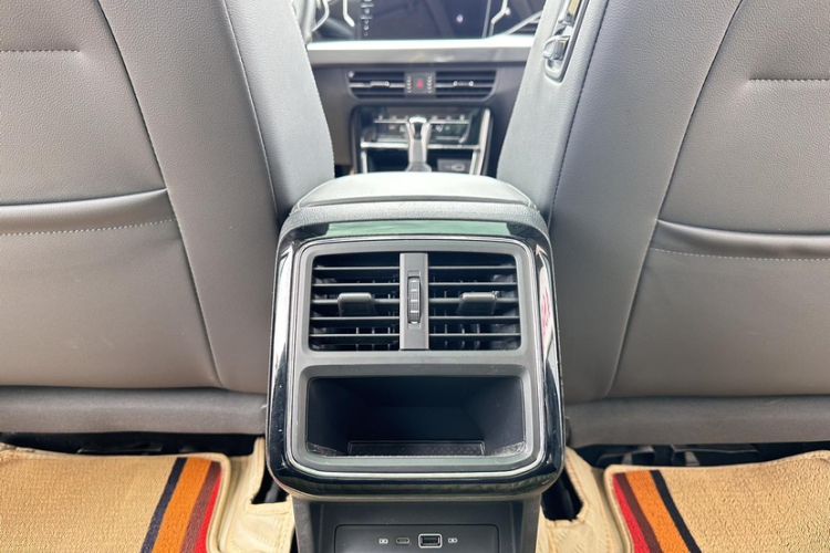 Used Volkswagen Passat 2022 330TSI Starry Luxury Edition – Exclusive Special Edition Interior 9