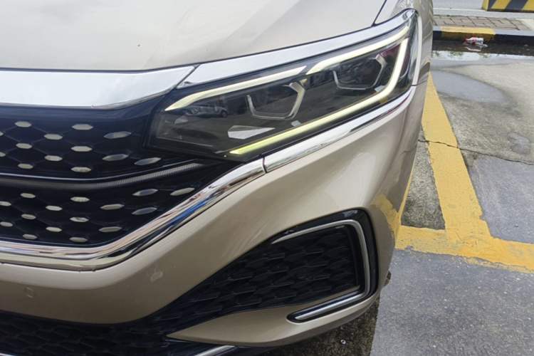 Used Volkswagen Passat 2022 330TSI Starry Luxury Edition – Exclusive Special Edition Left Front Headlight