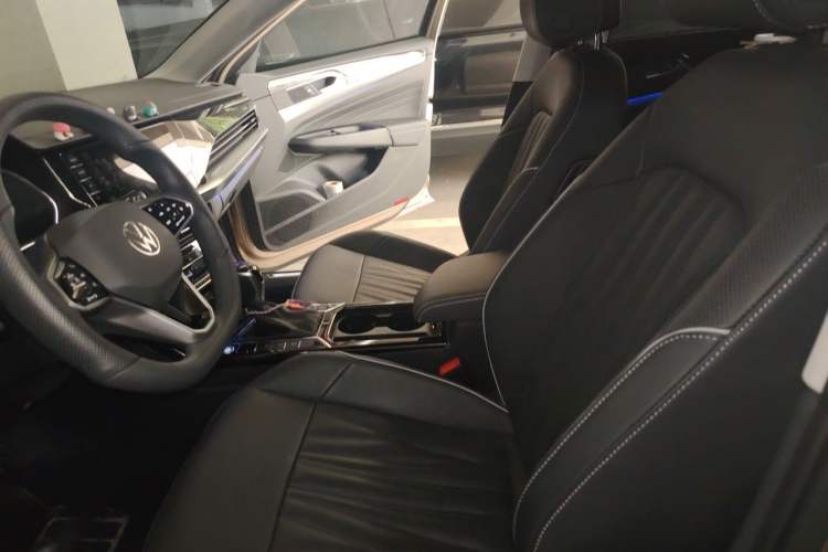 Used Volkswagen Passat 2022 330TSI Starry Luxury Edition Left Front Seat