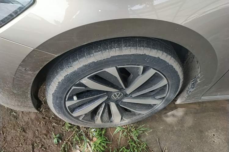 Used Volkswagen Passat 2022 330TSI Luxury Edition Left Front Wheel Hub