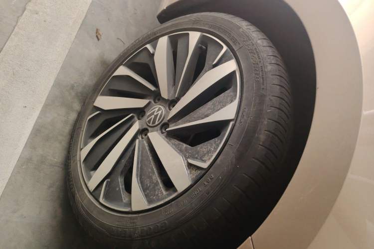 Used Volkswagen Passat 2022 330TSI Starry Luxury Edition Right Front Wheel Hub